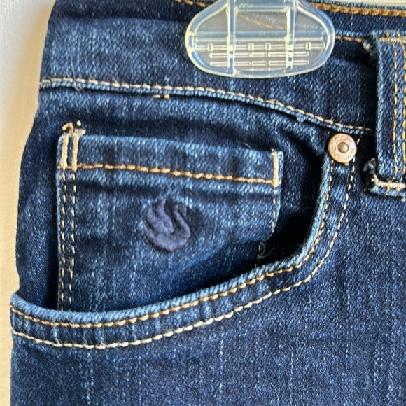 Gloria Vanderbilt shortened Amanda dark wash jeans, size 12 - Picture 8 of 9